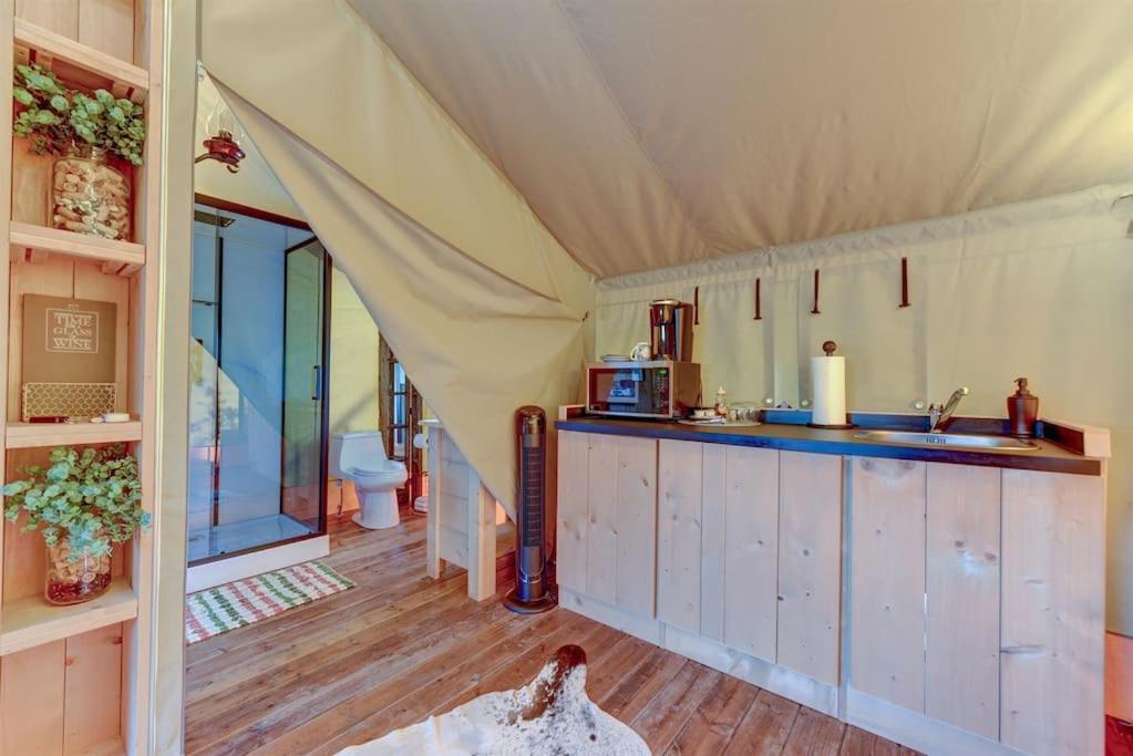 Hotel 12 Fires Luxury Glamping With Heating #5 à Johnson City Extérieur photo